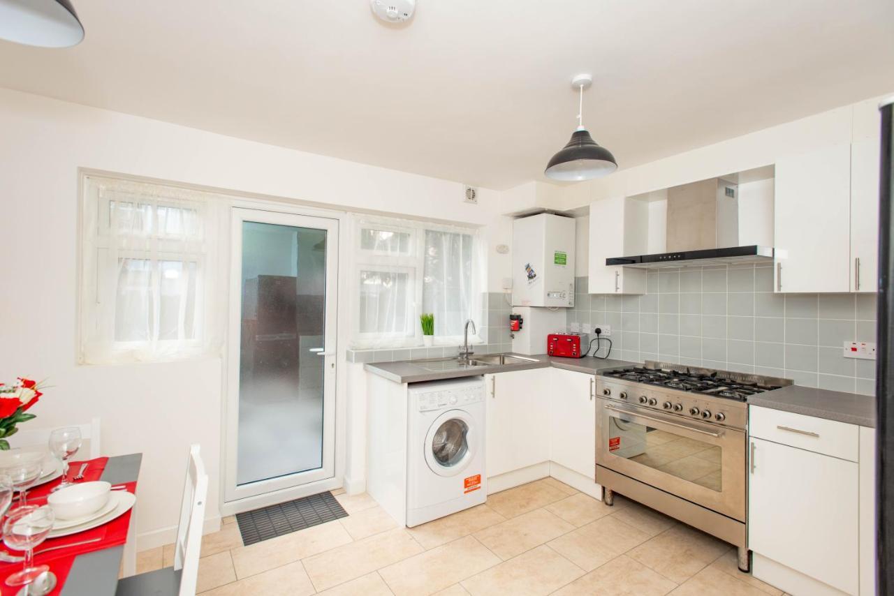 Stunning Four Bedroom House Close To Excel, O2 & Central London With Free Parking Bagian luar foto