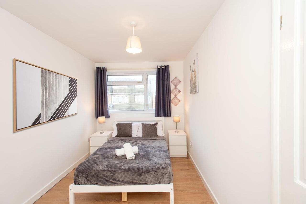 Stunning Four Bedroom House Close To Excel, O2 & Central London With Free Parking Bagian luar foto