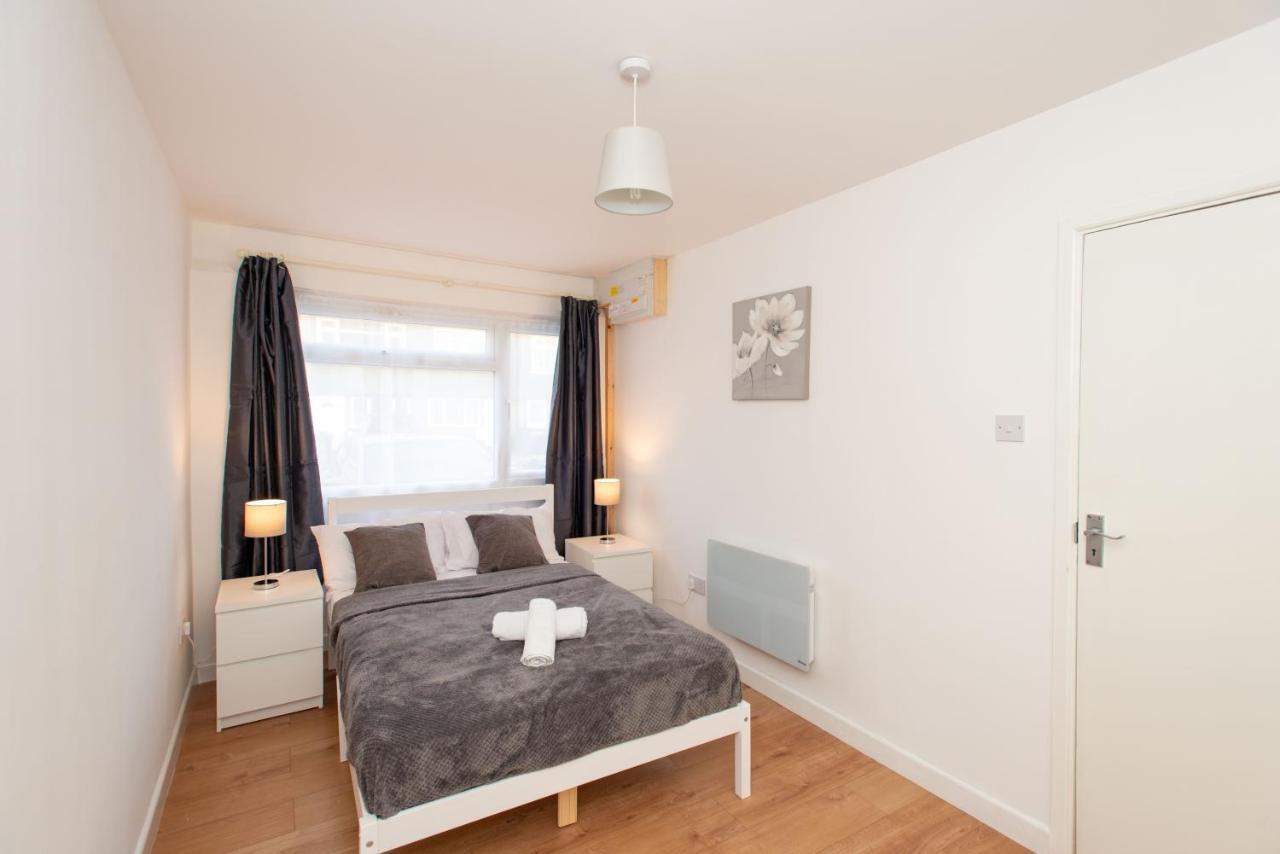 Stunning Four Bedroom House Close To Excel, O2 & Central London With Free Parking Bagian luar foto